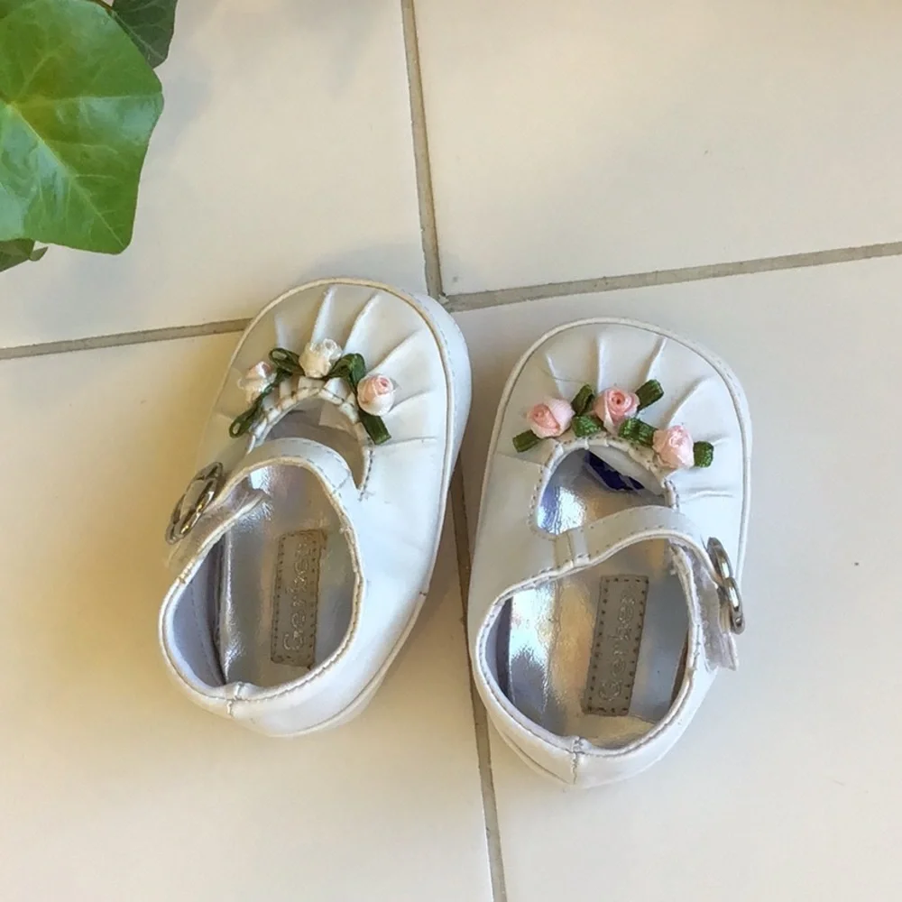 ‘Gerber’ Adorable Girl Baby Shoes - Picture 4 of 7